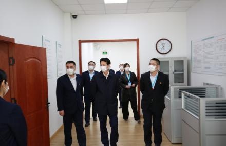 市行政审批服务局领导实地督导市交易中心疫情防控工作